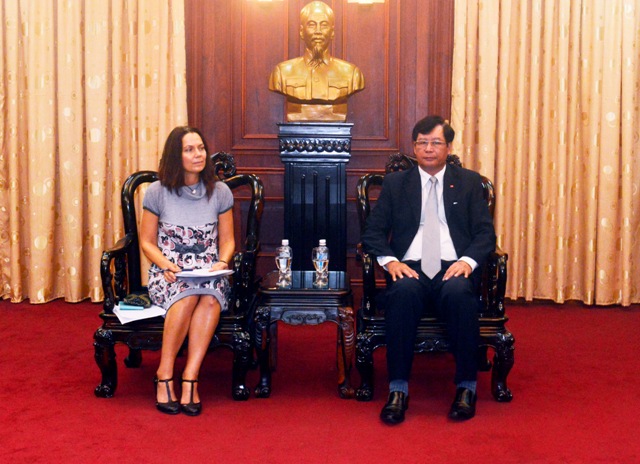 Đồng chí Trần Công Phàn, Phó Viện trưởng VKSNDTC tiếp bà Kari, đại diện lâm thời, Đại sứ quán Na Uy