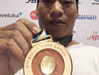 Đô cử vô địch Paralympic Lê Văn Công phá sâu kỷ lục Paragames