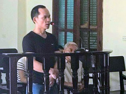 Quên mật khẩu, người đàn ông đập vỡ màn hình máy ATM