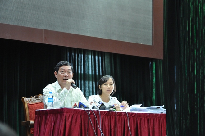 Cùng Thứ trưởng Huỳnh Vĩnh Ái trả lời báo chí còn có đại diện Ban đổi mới doanh nghiệp Bộ VH,TT&DL