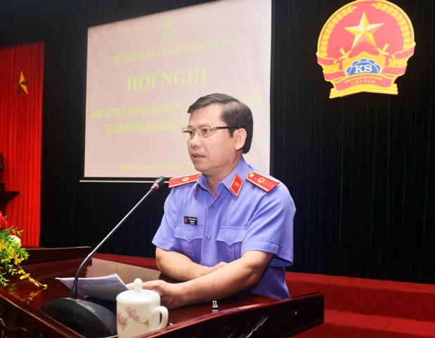 Đồng chí Lê Minh Trí, Ủy viên Trung ương Đảng, Viện trưởng VKSNDTC phát biểu chỉ đạo tại Hội nghị 