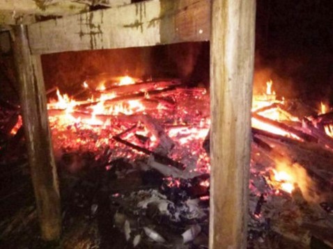 Hi hữu Lấy nhầm xăng để thắp đèn dầu, 2 người bị bỏng nặng