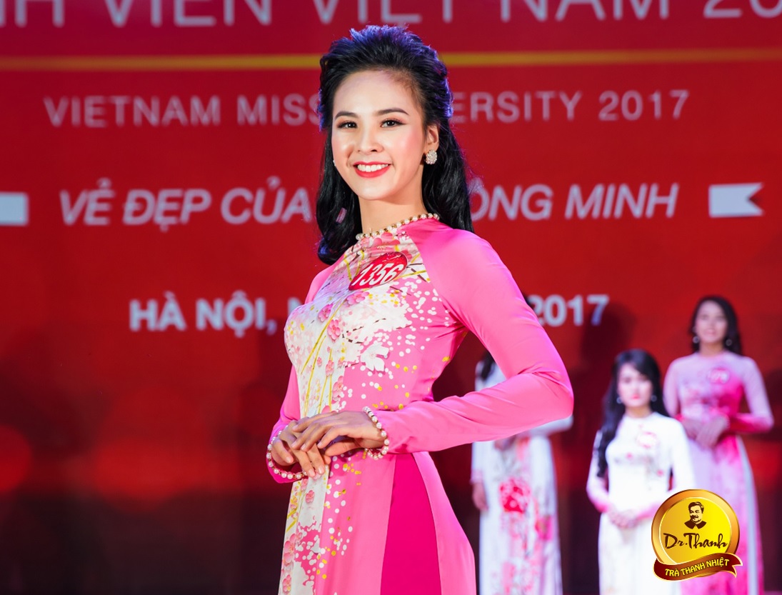 Nguyễn Thị Quỳnh Nga (Đại học Ngoại thương Hà Nội) gây chú ý với vẻ đẹp sắc sảo